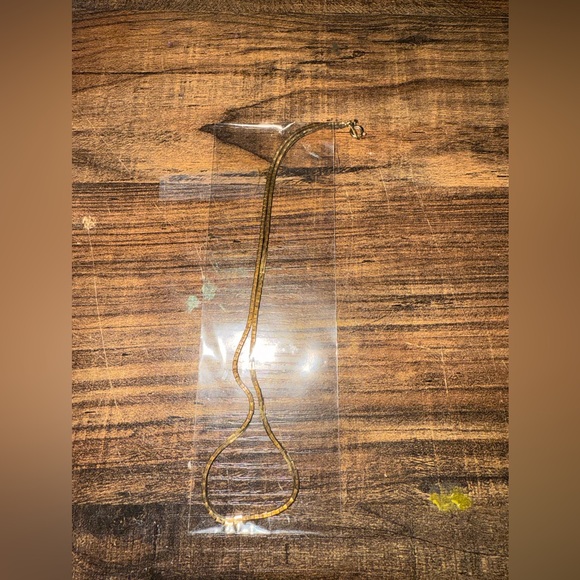 Elegant Gold Necklace - Picture 1 of 2